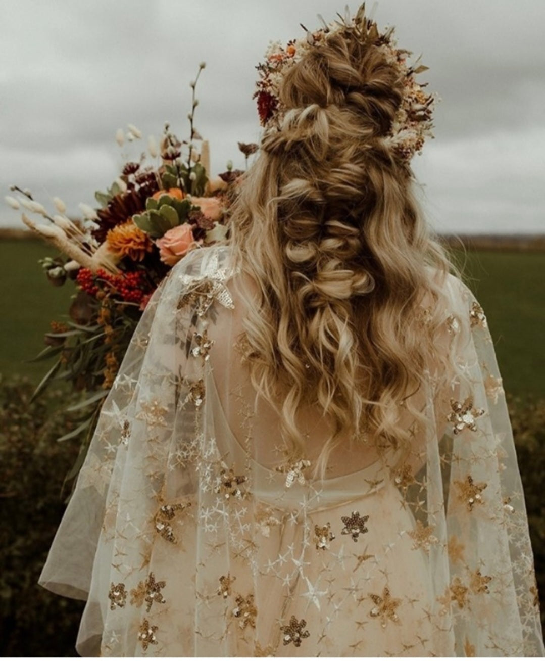 Linzi Star veil cape - gold